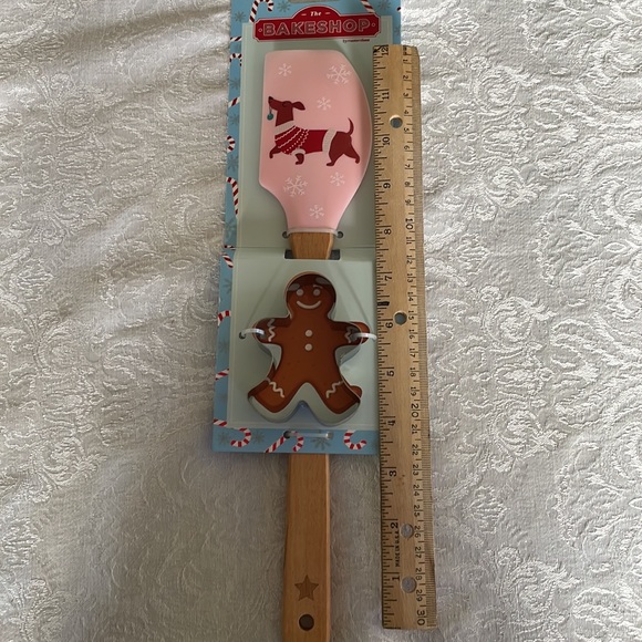 Adorable Dachshund  themed silicone spatula with cookie cutter. - Picture 4 of 6